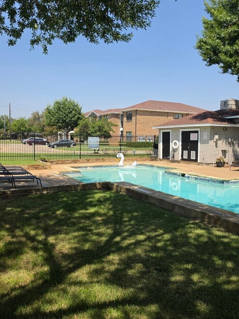 Building Photo - Bear Creek Villas