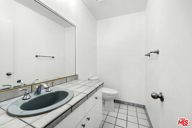 Building Photo - 222 7th St