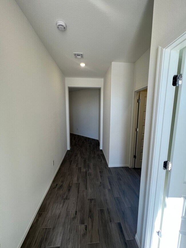 Building Photo - Gorgeous Newer Build 4 Bed/3 Bath in Rancho Cabrillo