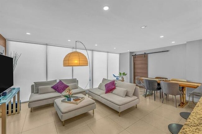Building Photo - 7601 E Treasure Dr