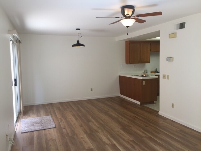 Building Photo - Cute & Private End Unit 3+2.5 Light & Brig...