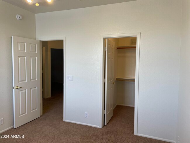 Building Photo - 5922 W Sack Dr
