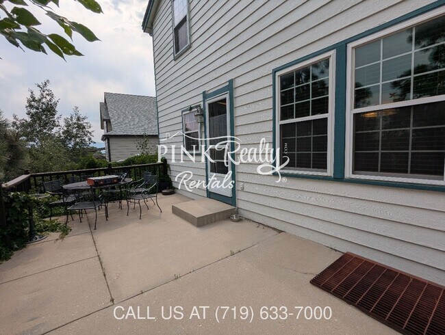 Building Photo - 8560 Avens Cir