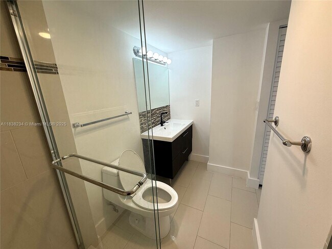 Building Photo - 20335 W Country Club Dr
