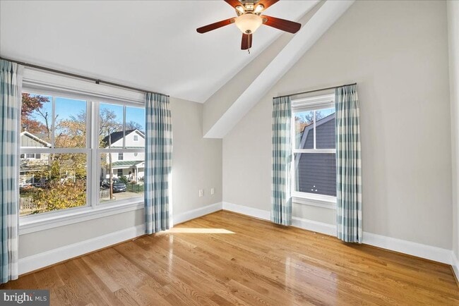 Building Photo - 902 Ramsey St