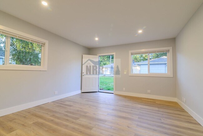 Building Photo - BRAND NEW 5 bed House in UP School District!