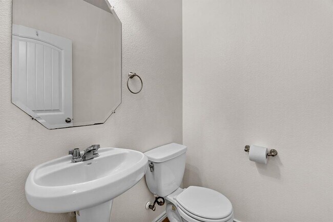 Building Photo - 2627 Garlic Creek Dr
