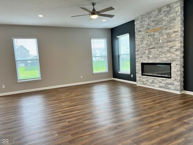 Building Photo - 5656 Grosbeak Dr