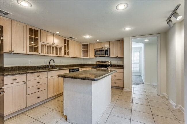 Building Photo - 2904 Tisinger Pl