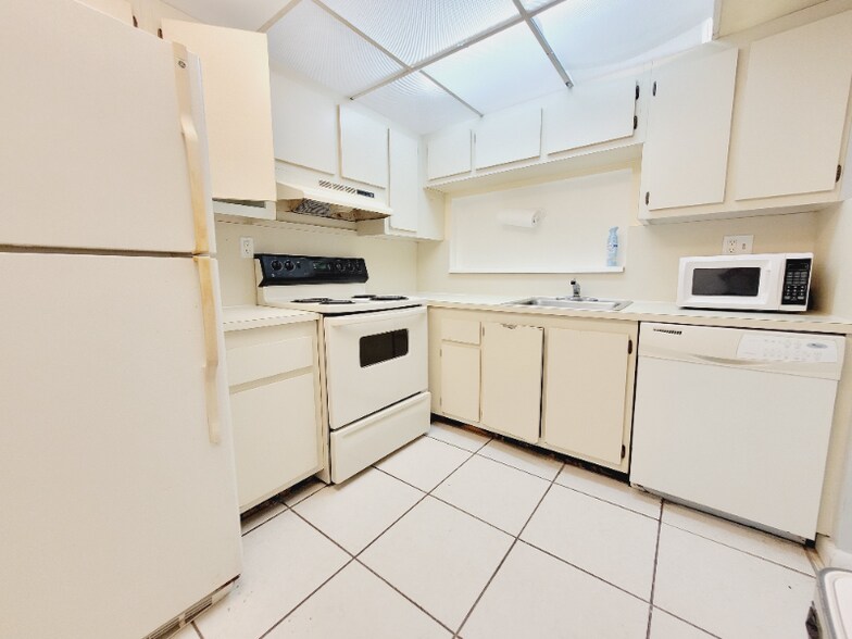 Building Photo - 3611 SW 117th Ave