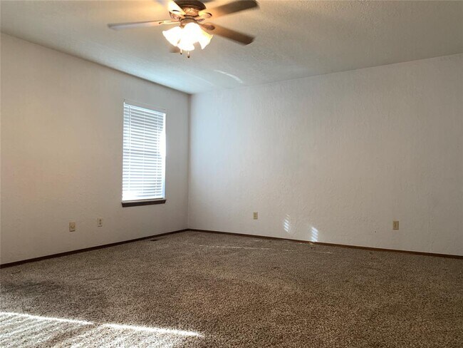 Building Photo - 518 Garland Ct