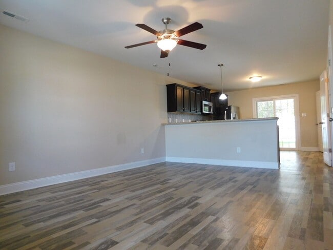Building Photo - Like New Townhome!