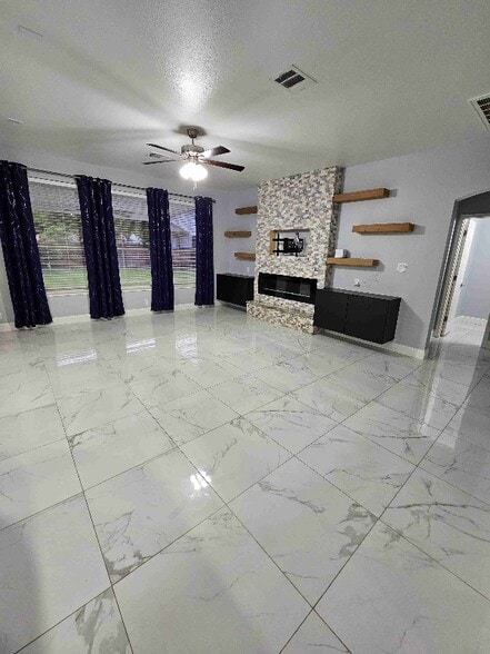 Building Photo - 204 Frontier Cove