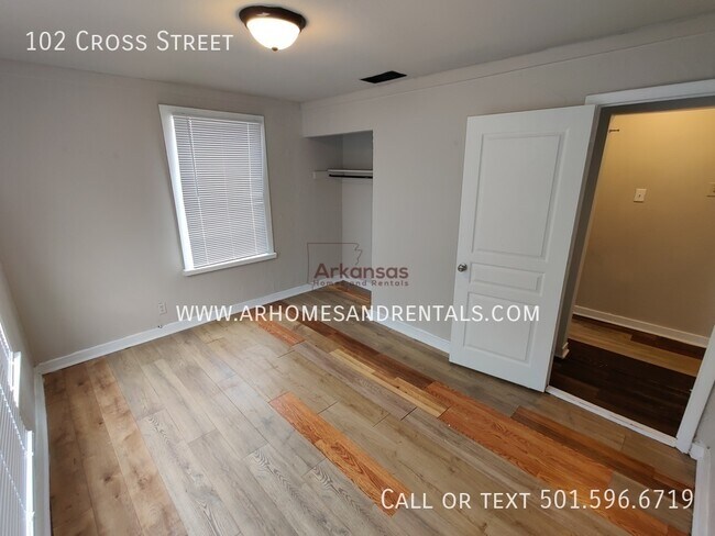 Building Photo - 102 Cross St