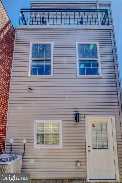 Building Photo - 2832 Edgemont St