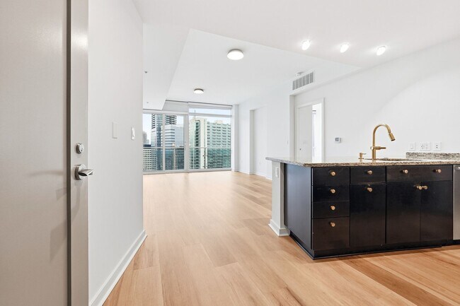 Building Photo - 10 Terminus Luxury 2 Bedroom Condo in Heart of Buckhead