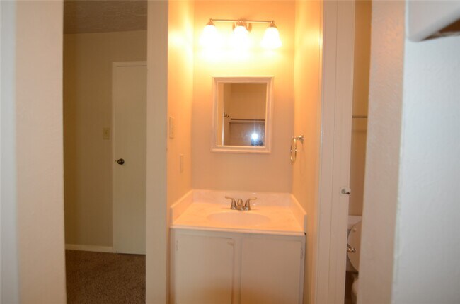 Building Photo - 56 Fallshire Dr