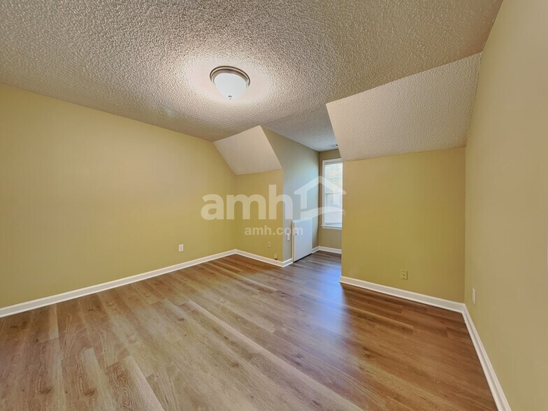 Building Photo - 204 Machost Dr