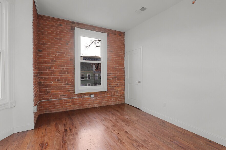 Building Photo - 57 Trumbull St