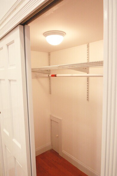 Building Photo - 140 S 11th St