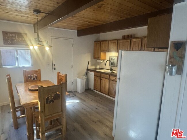 Building Photo - 672 Holmes Ln