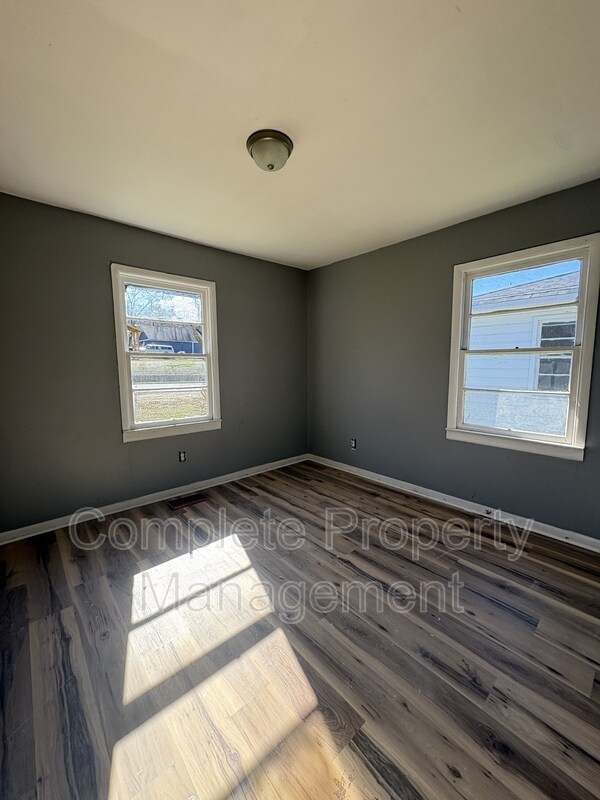 Building Photo - 810 Fairfax Ave