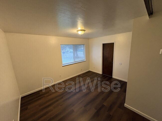 Building Photo - 231 Hawthorne St