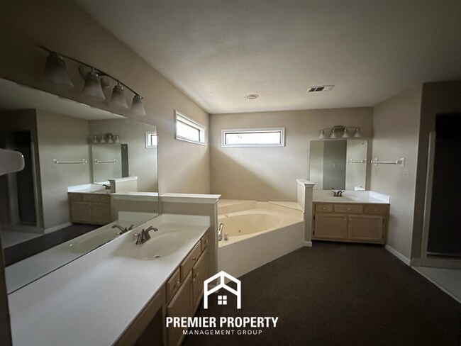 Building Photo - 8842 Aspen View Cove