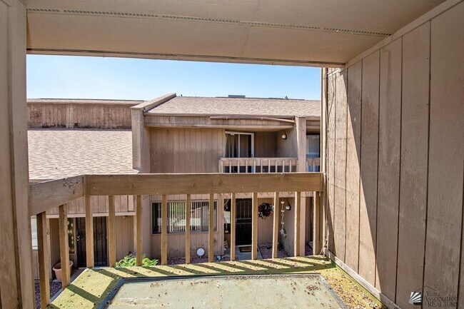 Building Photo - 833 S Avenue A