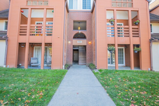 Primary Photo - Charming 1 BR/1 BA Condo in Columbia!