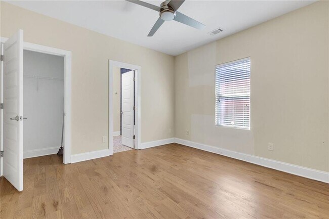 Building Photo - 998 Mayson Turner Rd NW
