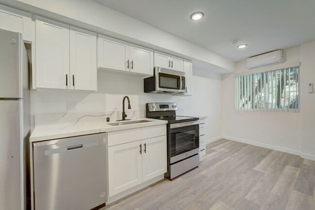 Interior Photo - 1371 S. Beverly Glen Blvd.