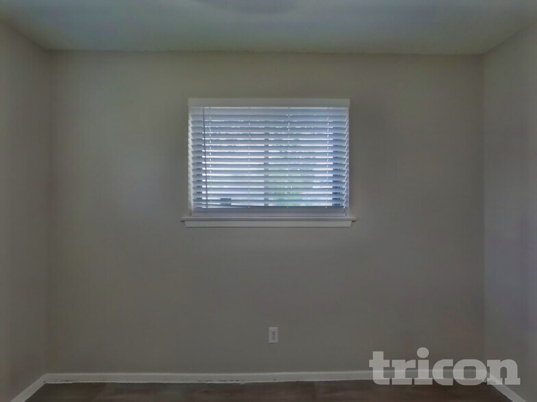 Building Photo - 1721 Oak Tree Dr