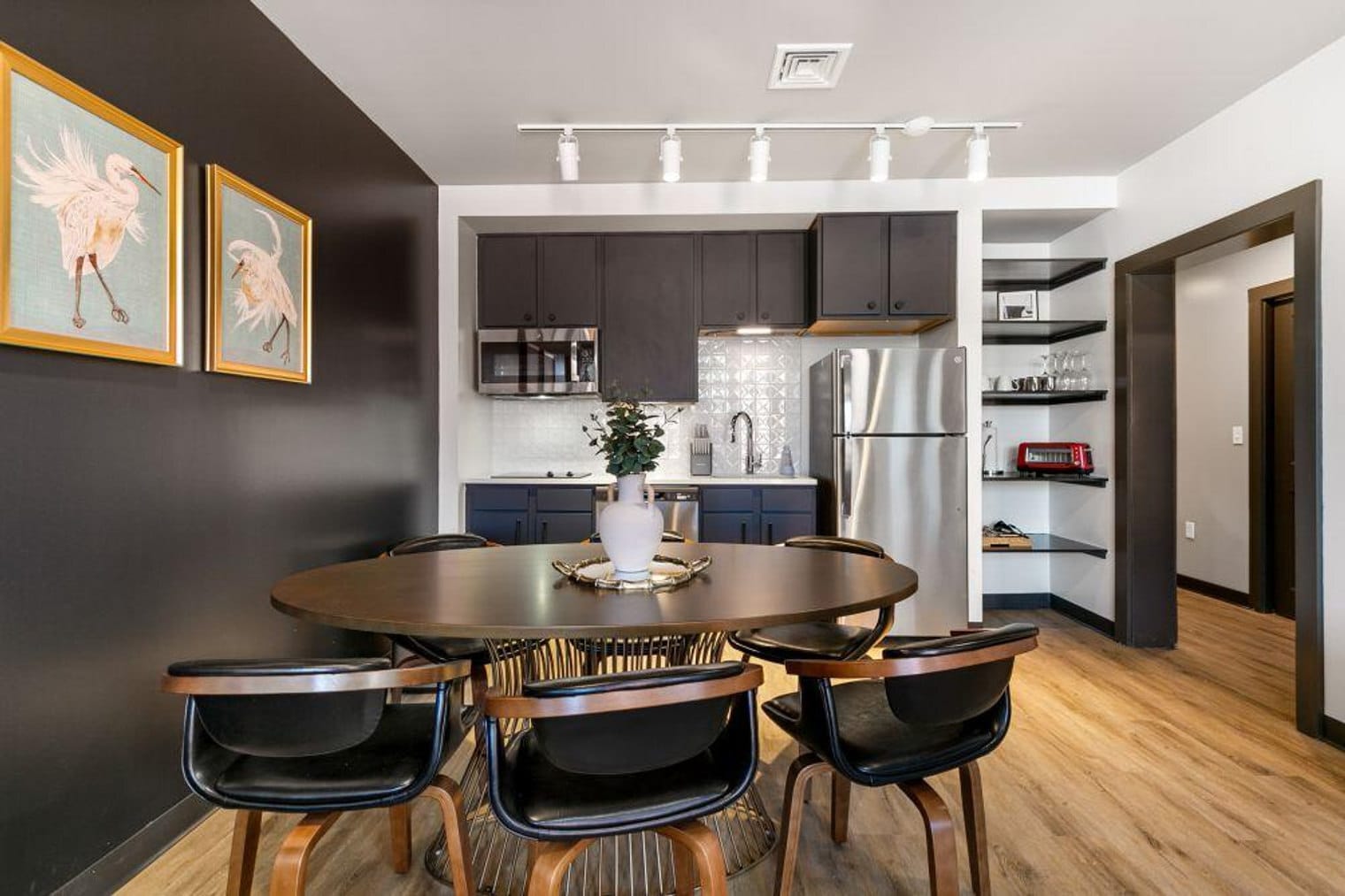 Building Photo - 611 Commerce St