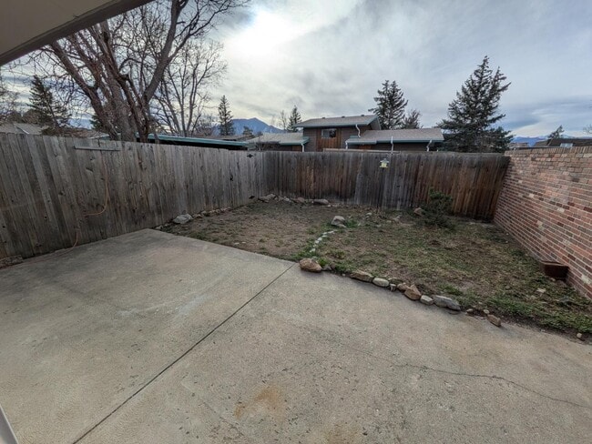 Building Photo - 425 Manhattan Dr