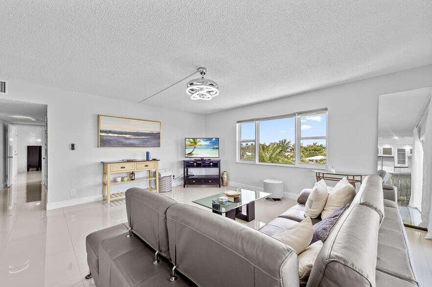 Building Photo - 1200 Hibiscus Ave