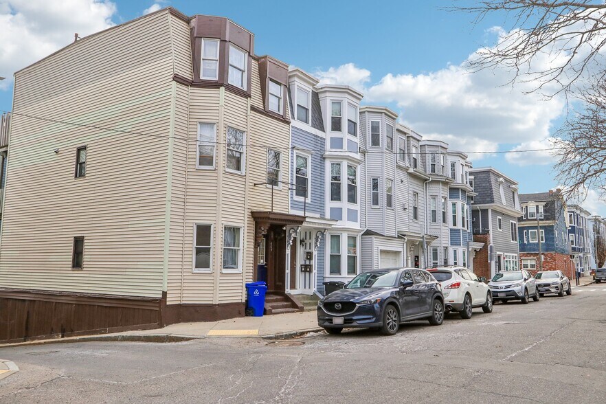 Building Photo - 487 E 7th St