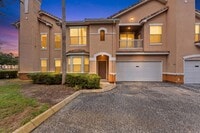 Building Photo - Absolutely Stunning 3 BR/2 BA/2 Car Garage Condo in gorgeous Gated New Tampa resort style community.