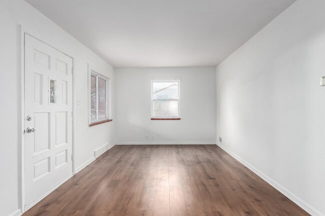 Building Photo - 981 Lansing St