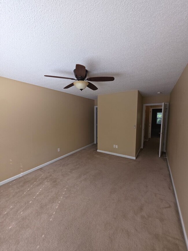 Building Photo - 435 Sandy Oak Dr