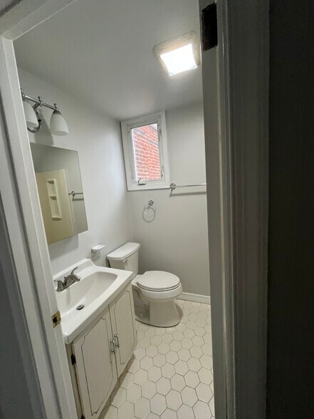 Building Photo - 905 Lafayette Ave