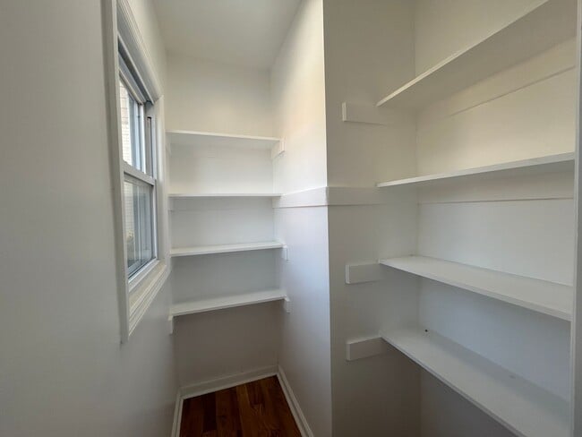 Building Photo - Amazing 2 bedroom with large bonus room for rent in Asbury Park!