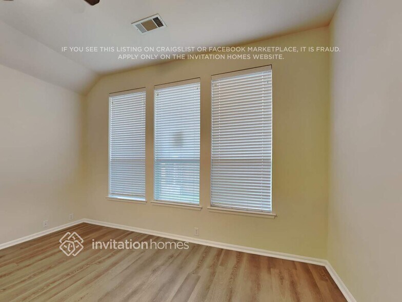 Building Photo - 2824 Maple Creek Dr