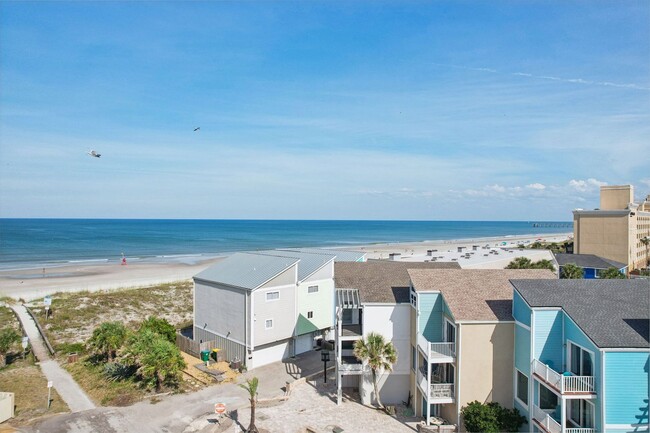 Building Photo - The townhome with ocean views from every room