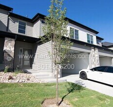 Building Photo - NO DEPOSIT option available for qualified ...