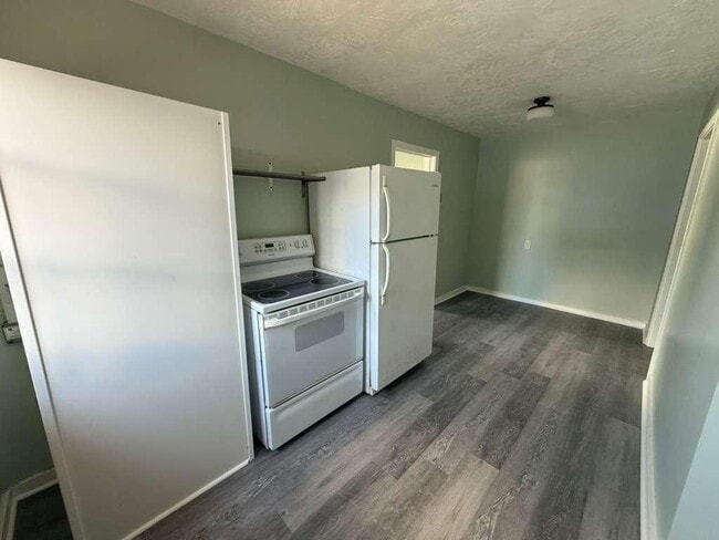 Building Photo - 140 Frazar Rd