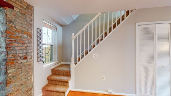 Building Photo - 404 Richardson Pl NW