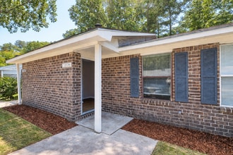 Building Photo - Updated 2 Bedroom Unit!