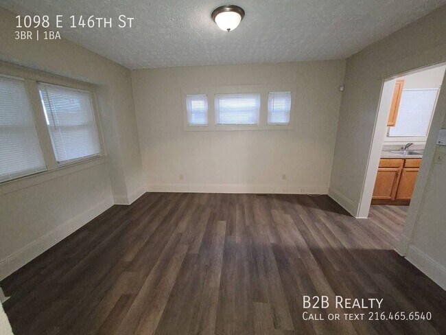 Building Photo - 1098 E 146th St