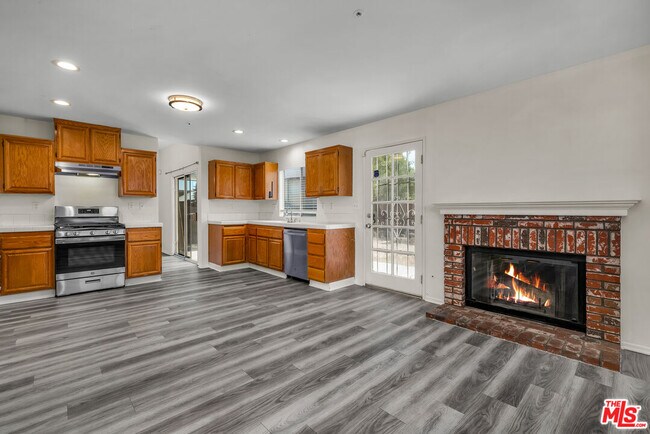 Building Photo - 13505 Sutter Ct